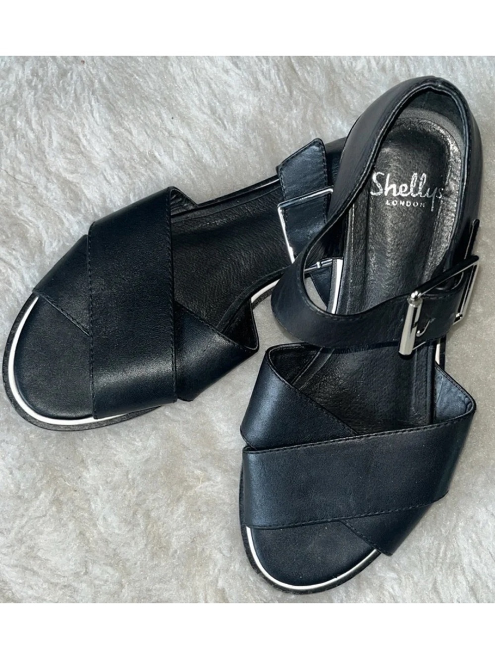 Shellys of London Queena black leather criscross sandals size 8 EUC